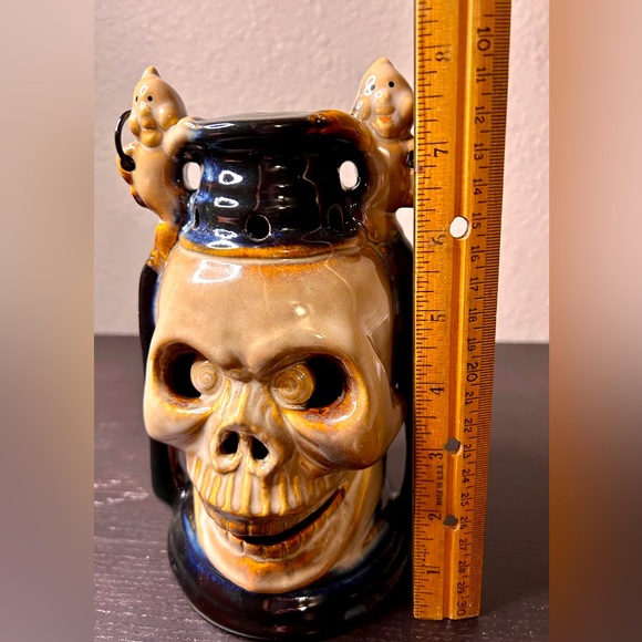 Kirkland Skull light up lantern - Picture 5 of 9